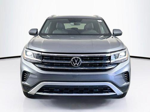 Platinum Gray Metallic 2023 Volkswagen Atlas Cross Sport 2.0T SE w/Technology