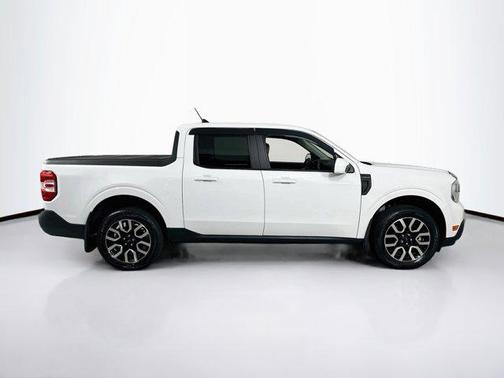 Oxford White 2023 Ford Maverick Lariat