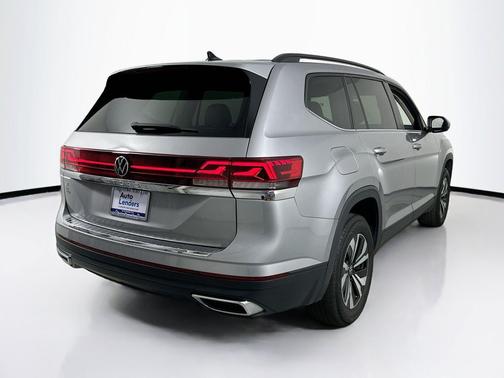 Silver Mist Metallic 2024 Volkswagen Atlas 2.0T SE