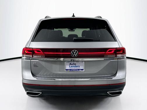 Silver Mist Metallic 2024 Volkswagen Atlas 2.0T SE