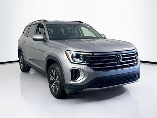 Silver Mist Metallic 2024 Volkswagen Atlas 2.0T SE