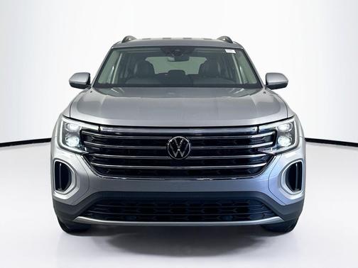 Silver Mist Metallic 2024 Volkswagen Atlas 2.0T SE