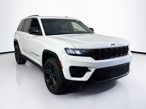 Bright White Clearcoat 2023 Jeep Grand Cherokee Altitude