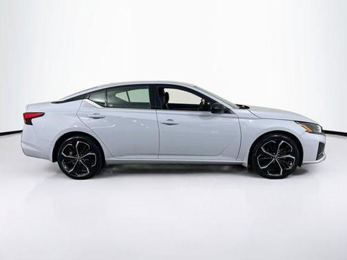 2023 Nissan Altima SR Intelligent AWD
