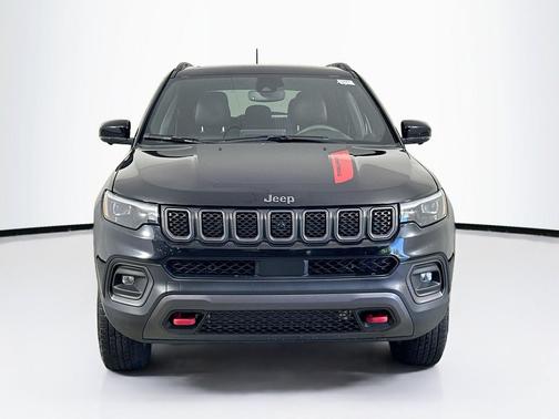 Diamond Black Crystal Pearlcoat 2023 Jeep Compass Trailhawk