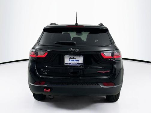 Diamond Black Crystal Pearlcoat 2023 Jeep Compass Trailhawk