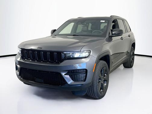 Baltic Gray Metallic Clearcoat 2023 Jeep Grand Cherokee Altitude