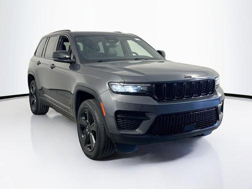 Baltic Gray Metallic Clearcoat 2023 Jeep Grand Cherokee Altitude