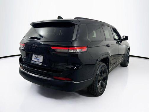 Diamond Black Crystal Pearlcoat 2023 Jeep Grand Cherokee L Limited