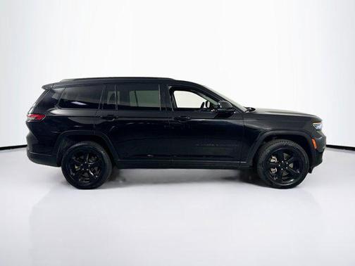 Diamond Black Crystal Pearlcoat 2023 Jeep Grand Cherokee L Limited