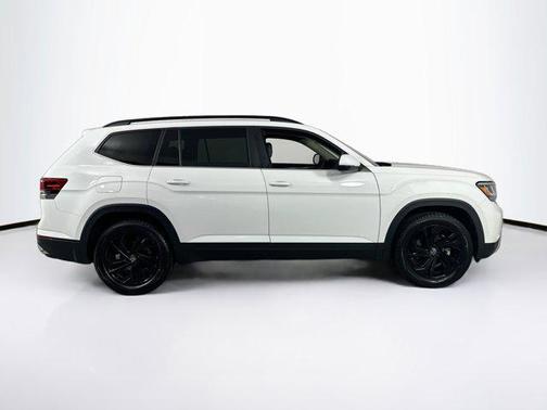 Pure White 2023 Volkswagen Atlas 3.6L SE w/Technology