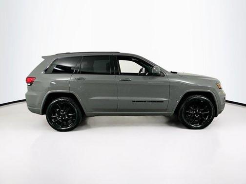 2022 Jeep Grand Cherokee Laredo