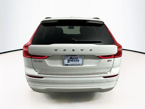 2022 Volvo XC60 B5 Momentum