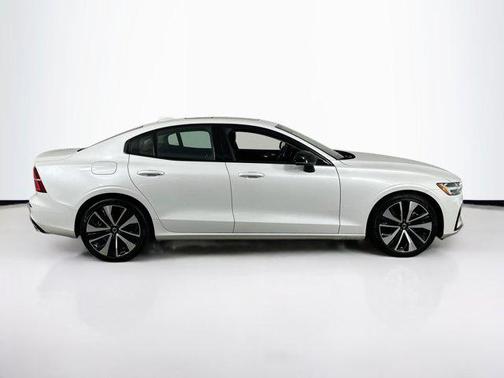 2022 Volvo S60 T5 Momentum