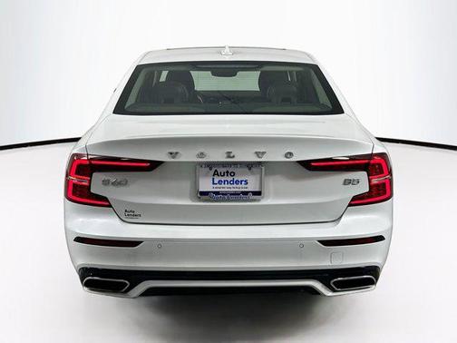 2022 Volvo S60 T5 Momentum