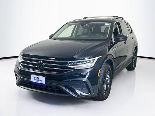 Deep Black Pearl 2024 Volkswagen Tiguan 2.0T SE