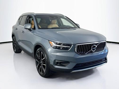 Thunder Grey Metallic 2022 Volvo XC40 T5 Inscription