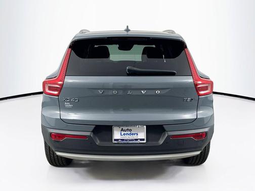 Thunder Grey Metallic 2022 Volvo XC40 T5 Inscription