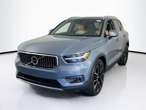 Thunder Grey Metallic 2022 Volvo XC40 T5 Inscription