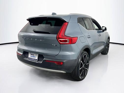 Thunder Grey Metallic 2022 Volvo XC40 T5 Inscription