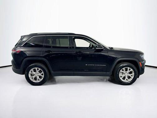 Diamond Black Crystal Pearlcoat 2023 Jeep Grand Cherokee Limited