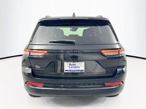 Diamond Black Crystal Pearlcoat 2023 Jeep Grand Cherokee Altitude