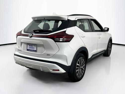 Aspen White Tricoat 2021 Nissan Kicks SR