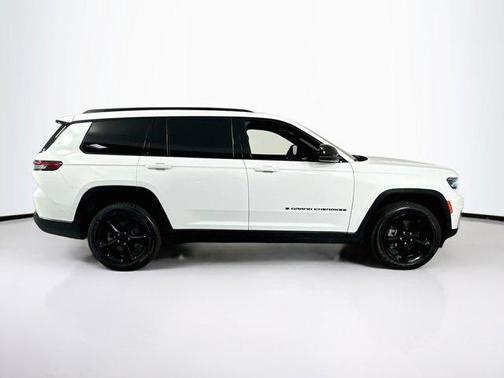 Bright White Clearcoat 2023 Jeep Grand Cherokee L Altitude