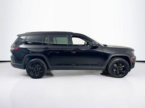 Diamond Black Crystal Pearlcoat 2023 Jeep Grand Cherokee L Limited