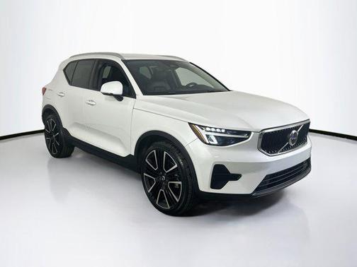 2023 Volvo XC40 B4 Core