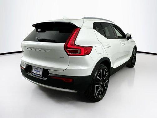 2023 Volvo XC40 B4 Core