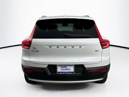 2023 Volvo XC40 B4 Core
