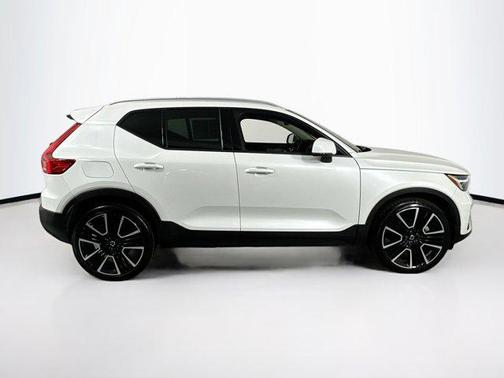 2023 Volvo XC40 B4 Core