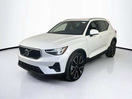 2023 Volvo XC40 B4 Core