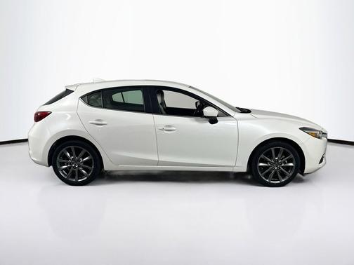 Snowflake White Pearl Mica 2018 Mazda Mazda3 Grand Touring
