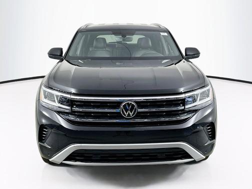 Deep Black Pearl 2023 Volkswagen Atlas Cross Sport 2.0T SE w/Technology 4MOTION