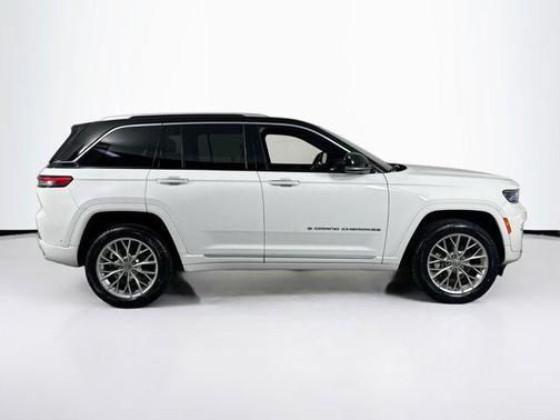 2023 Jeep Grand Cherokee Summit