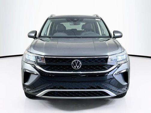 Platinum Gray Metallic 2022 Volkswagen Taos 1.5T SE