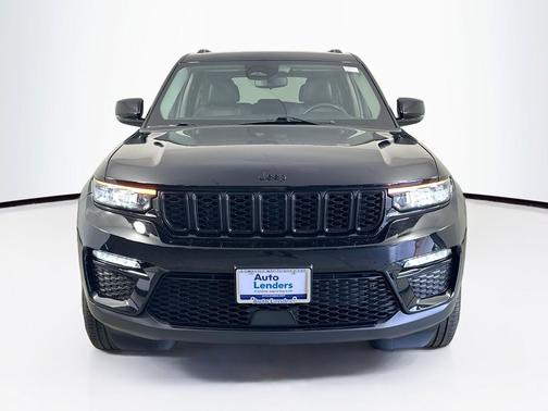 Diamond Black Crystal Pearlcoat 2023 Jeep Grand Cherokee Limited