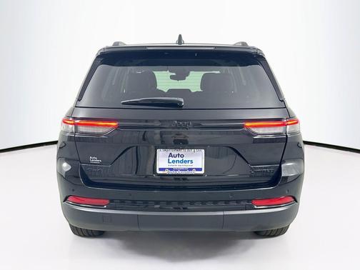 Diamond Black Crystal Pearlcoat 2023 Jeep Grand Cherokee Limited