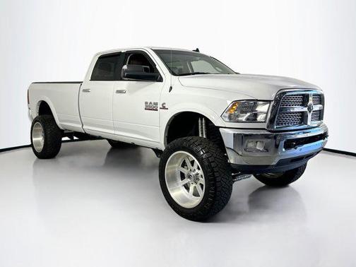 2017 RAM 3500 SLT Crew Cab 4x4 8' Box