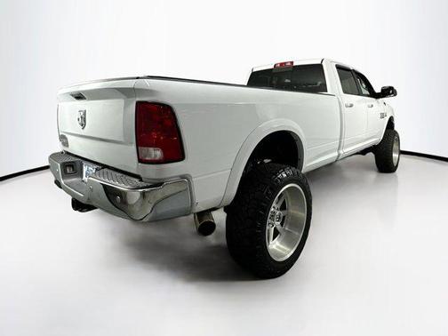 2017 RAM 3500 SLT Crew Cab 4x4 8' Box