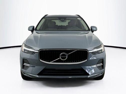 2022 Volvo XC60 B5 Momentum