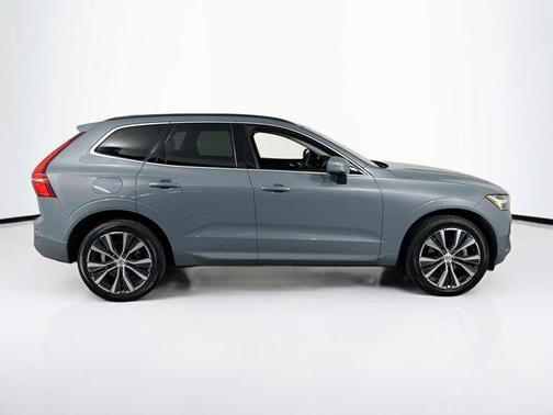 2022 Volvo XC60 B5 Momentum
