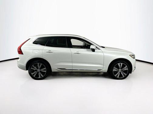 2023 Volvo XC60 B5 Plus Bright Theme
