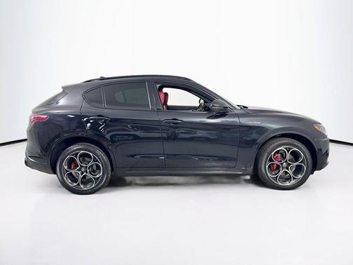 Vulcano Black Metallic 2025 Alfa Romeo Stelvio Sprint AWD