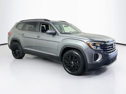 Platinum Gray Metallic 2025 Volkswagen Atlas 2.0T SE w/Technology