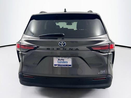 Predawn Gray Mica 2022 Toyota Sienna XLE