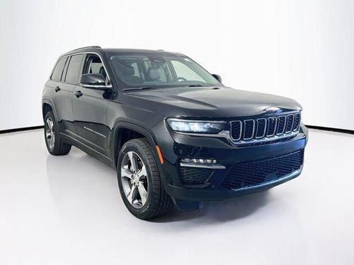 Diamond Black Crystal Pearlcoat 2023 Jeep Grand Cherokee Limited