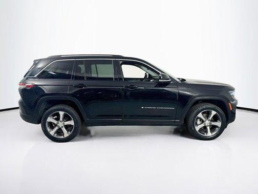 Diamond Black Crystal Pearlcoat 2023 Jeep Grand Cherokee Limited